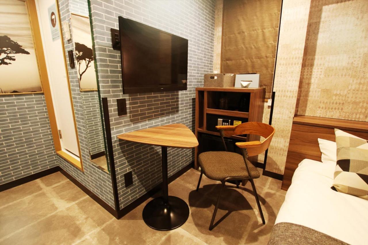 Under Railway Hotel Akihabara Токио Экстерьер фото